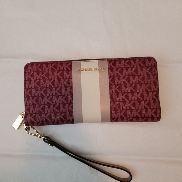 Michael Kors Handbags - Michael kors Wallet